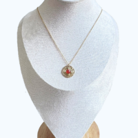 Collier inox ; Agate Rouge – Pendentif Soleil Doré