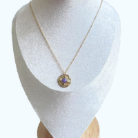 Collier inox ; Améthyste – Pendentif Soleil Doré
