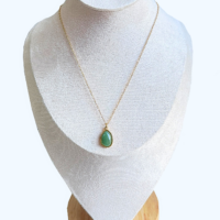 Collier inox ; Aventurine Verte – Pendentif Géométrique Doré