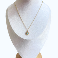 Collier inox ; Turquenite Howlite – Pendentif Ovale Doré